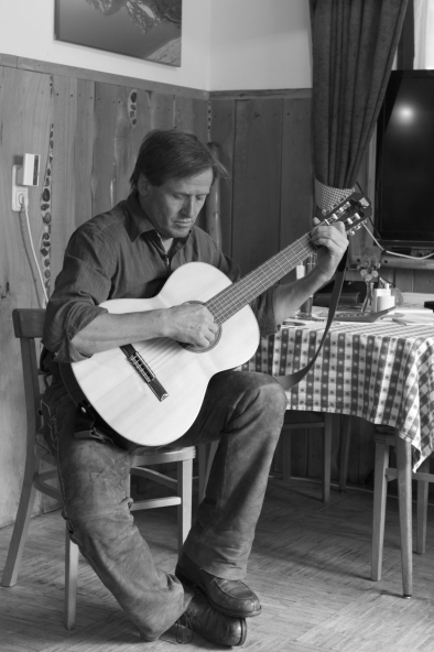 ©by Anke Hunscha - nur zur Ansicht auf dieser Webseite SUNNAWIRT PAUL, MUSIKER, HÜTTENBETREIBER, SELFMADEMANN